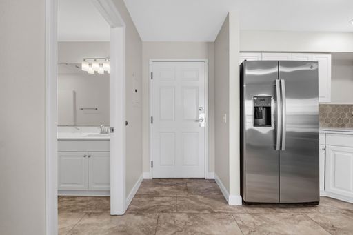 Modern 1 Bed / 1 Bath - 690 sq ft