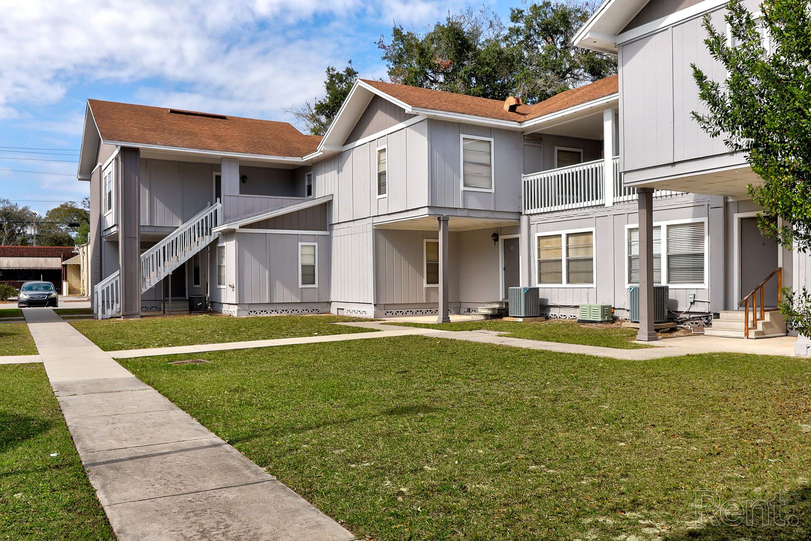 Come home to a comfortable 1 bedroom, 1 bathroom apartment in our small