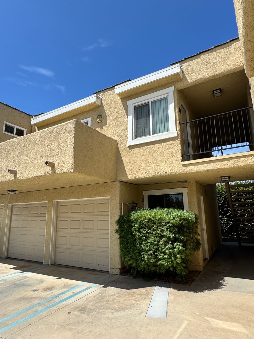 2 Bed, 2 Bath Upstairs Apartment - 17762 Paseo Circle #D 2 of 12