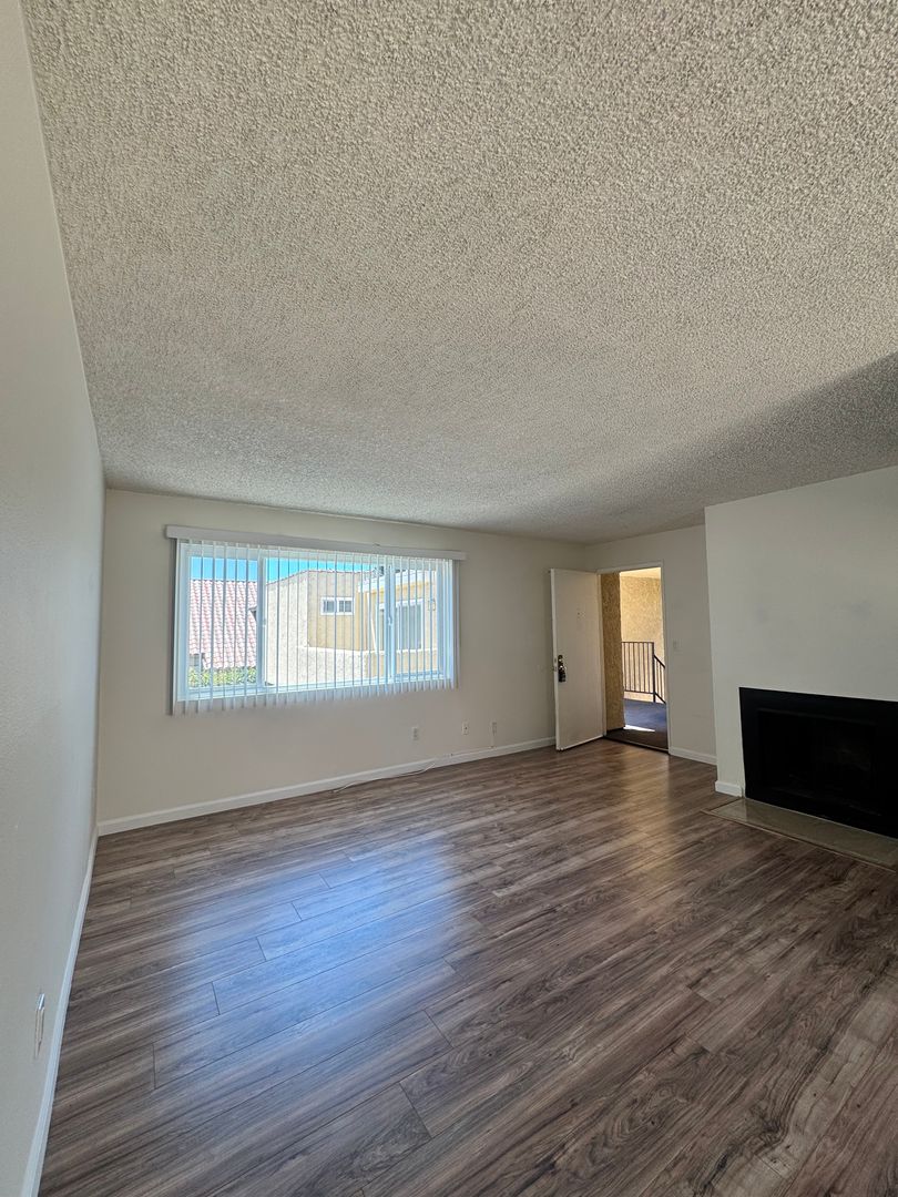 1 Bed, 1 Bath Upstairs Apartment - 17762 Paseo Circle #C 4 of 12