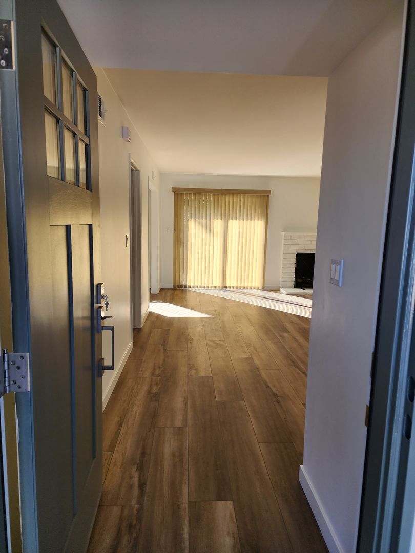 Huntington Beach House: 8042 Taylor Dr.