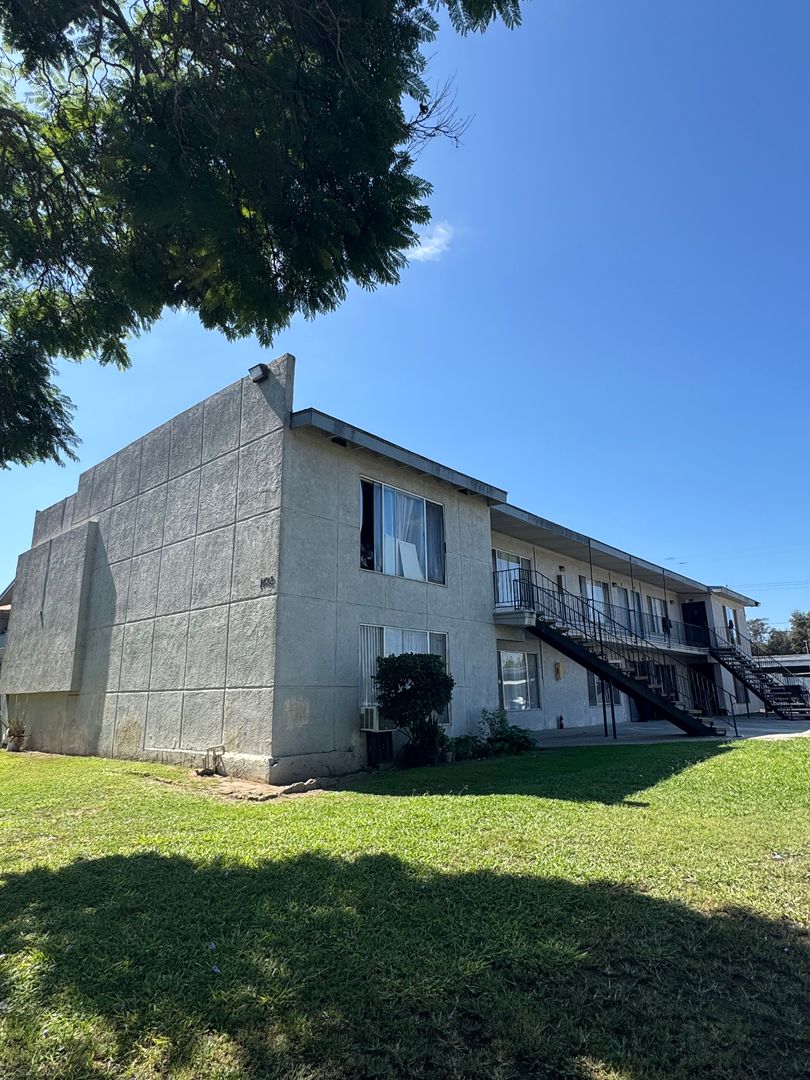 Santa Ana Apartment: 1414-1415 and 1422-1451 S. Townsend Street