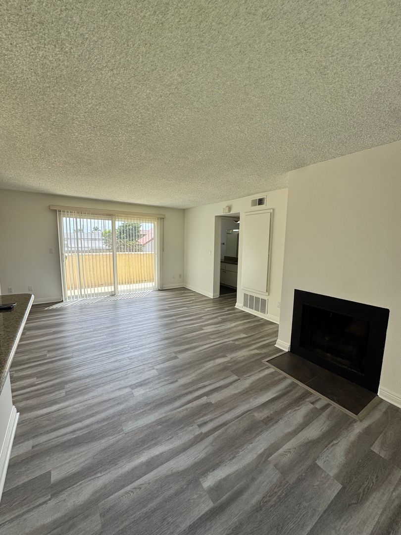 2 Bed, 2 Bath Upstairs Apartment - 17762 Paseo Circle #D 7 of 12