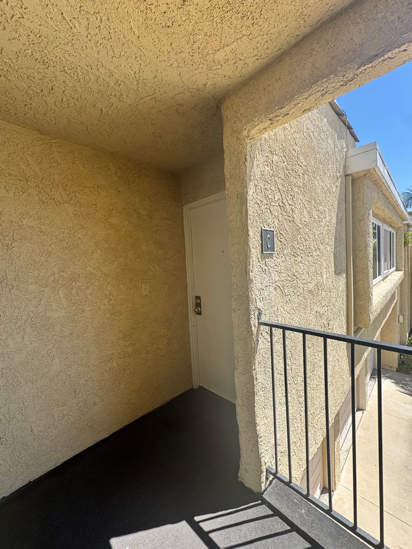 1 Bed, 1 Bath Upstairs Apartment - 17762 Paseo Circle #C 3 of 12