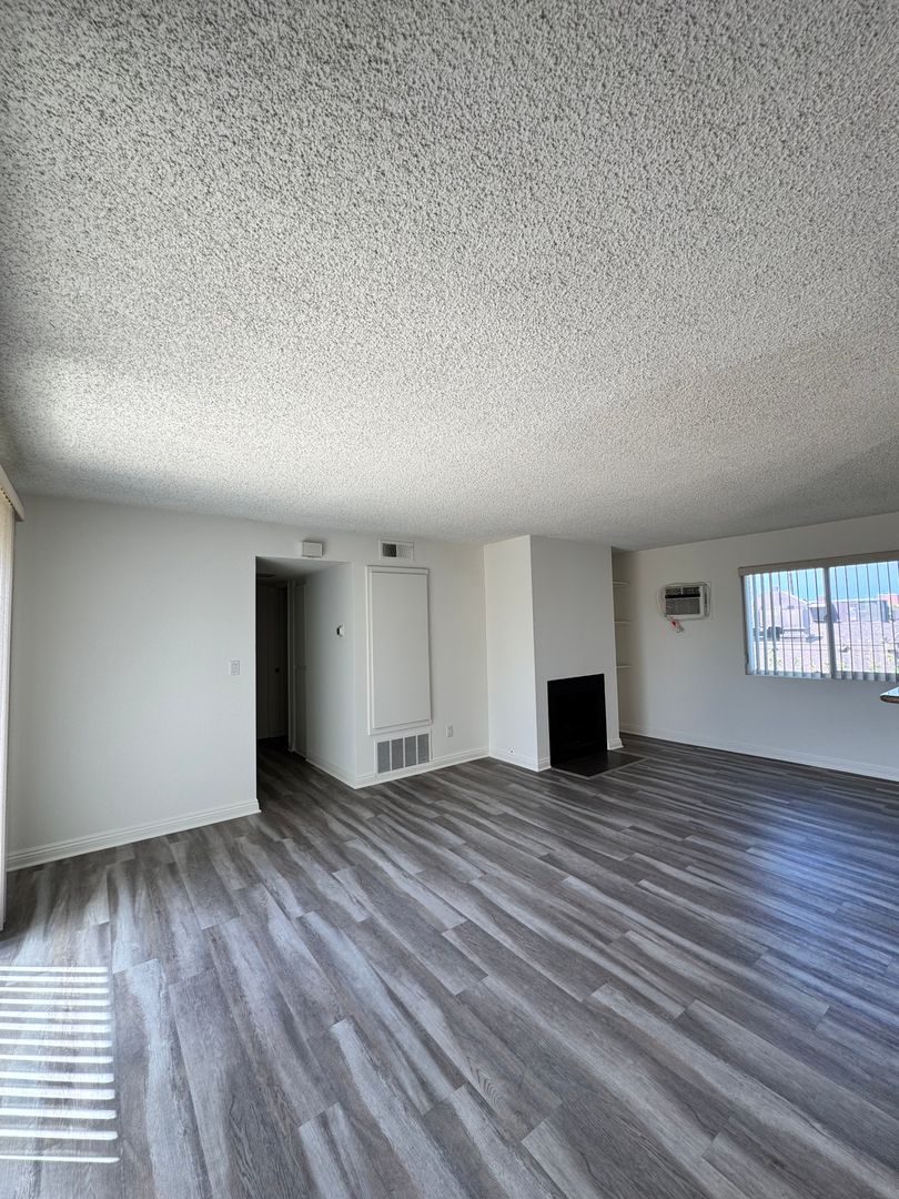 2 Bed, 2 Bath Upstairs Apartment - 17762 Paseo Circle #D 6 of 12