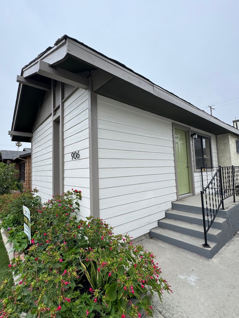 Long Beach Apartment: 906 Dawson Ave.