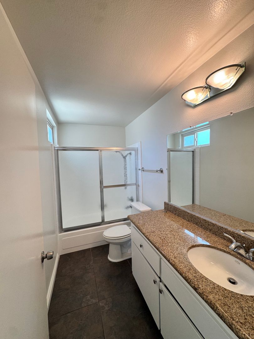 2 Bed, 2 Bath Upstairs Apartment - 17762 Paseo Circle #D 9 of 12