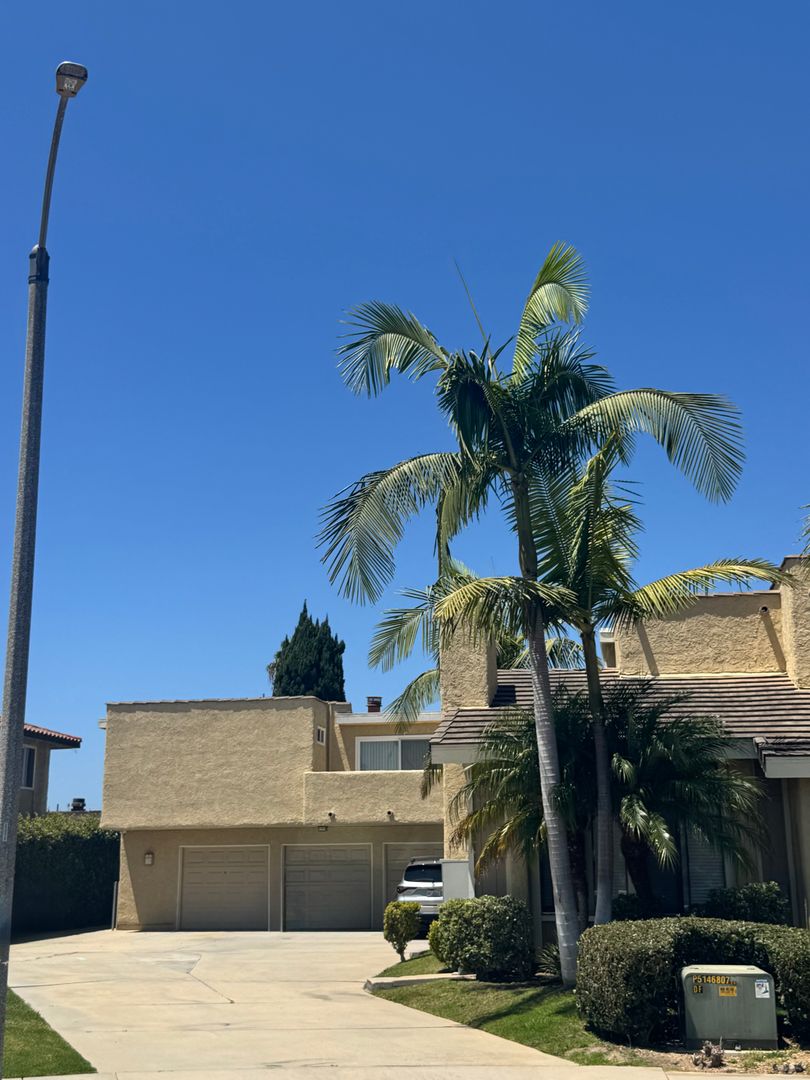 Huntington Beach Apartment: 17762 Paseo Circle #D