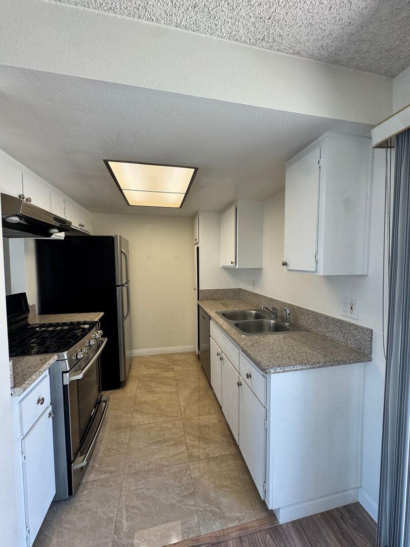 1 Bed, 1 Bath Upstairs Apartment - 17762 Paseo Circle #C 6 of 12