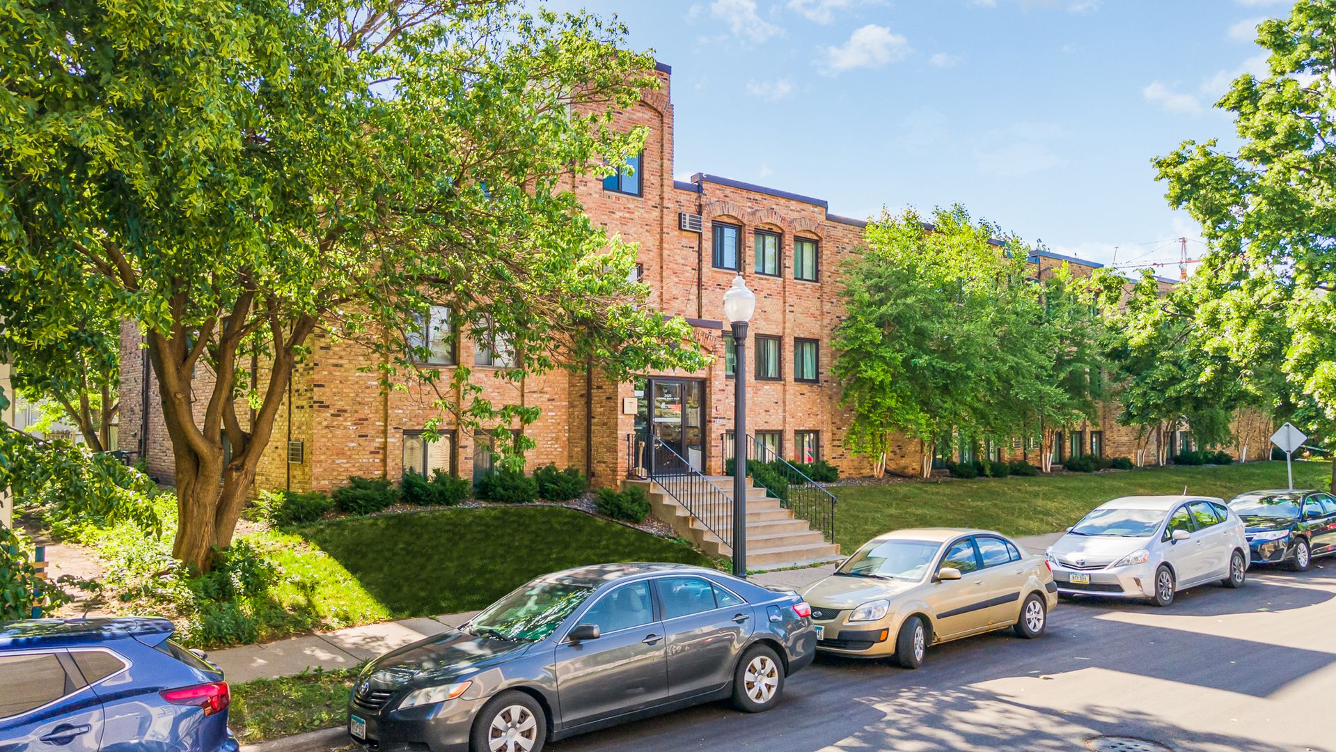 Minneapolis Apartment: 2631 Columbus Ave