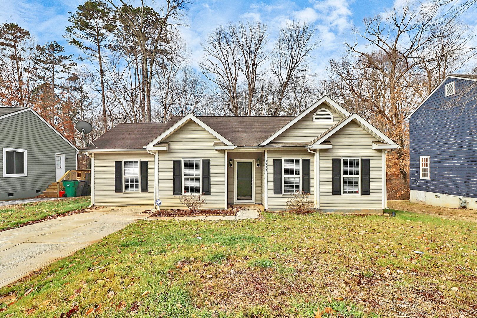 Charlotte House: 5923 Running Deer Rd