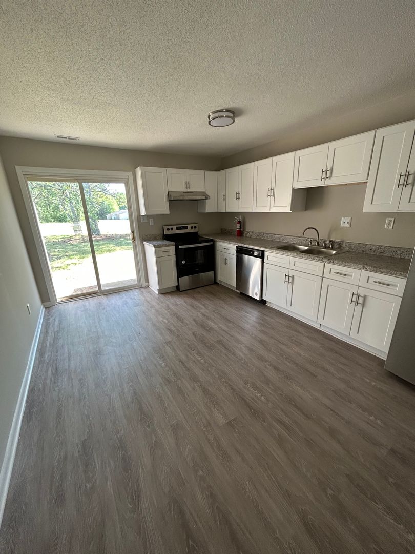 Fayetteville Apartment: Elcone Dr