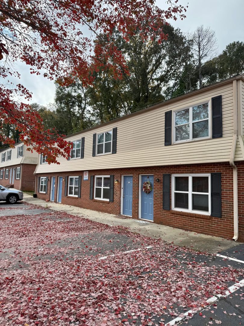 Clemson Apartment: 807-813 College Avenue