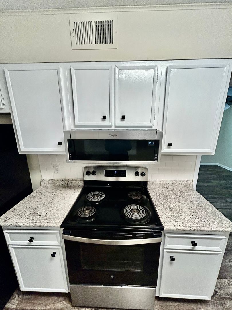 Fayetteville Apartment: 412 Oakridge Ave