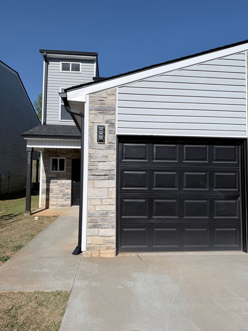 Inman Apartment: 1202 Chelsey Ln