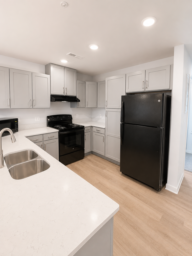 Charlotte Apartment: 102 Lakewood Ave