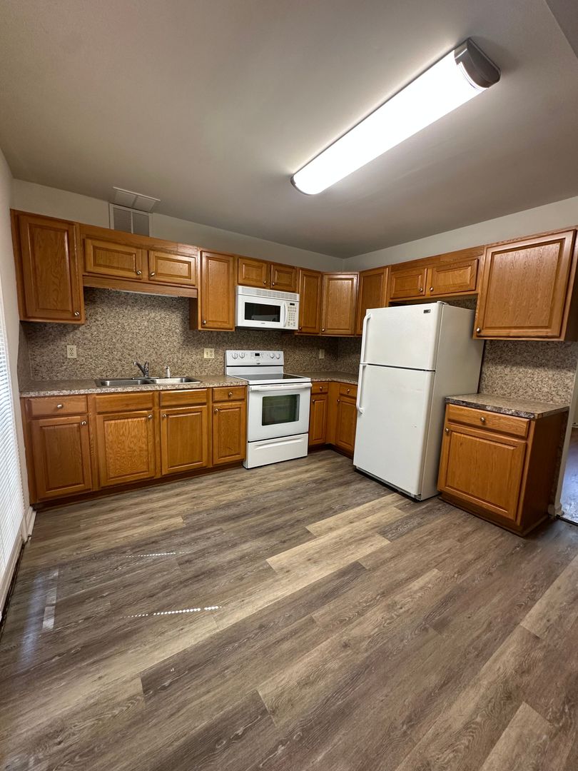 Dallas Apartment: 103 Mindy Lane