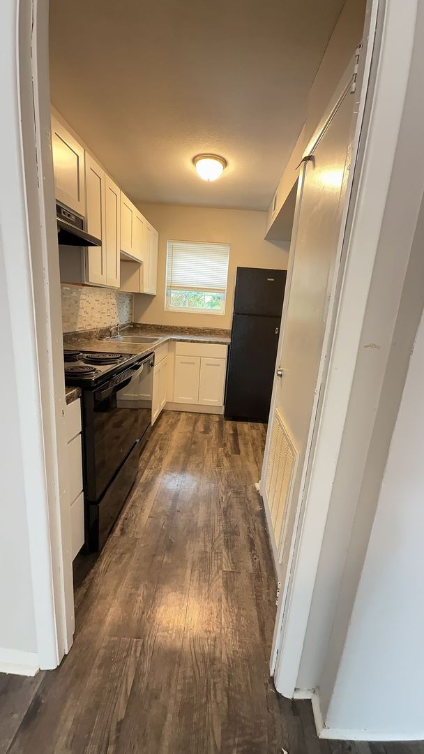 Central Apartment: 100 Regency Drive