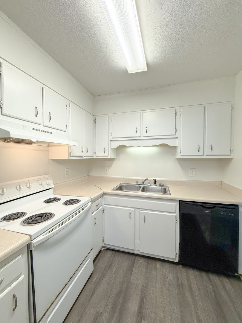 Jacksonville Apartment: 301 Village Drive