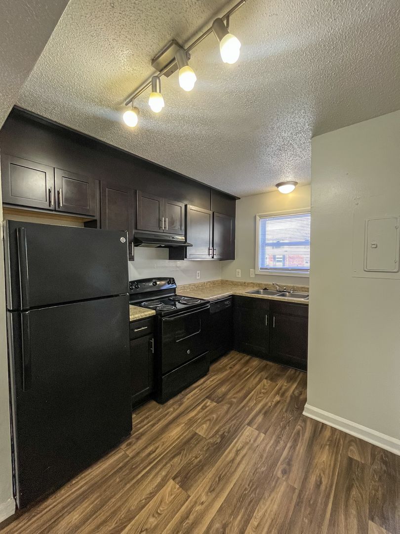 Jacksonville Apartment: 301 Village Drive