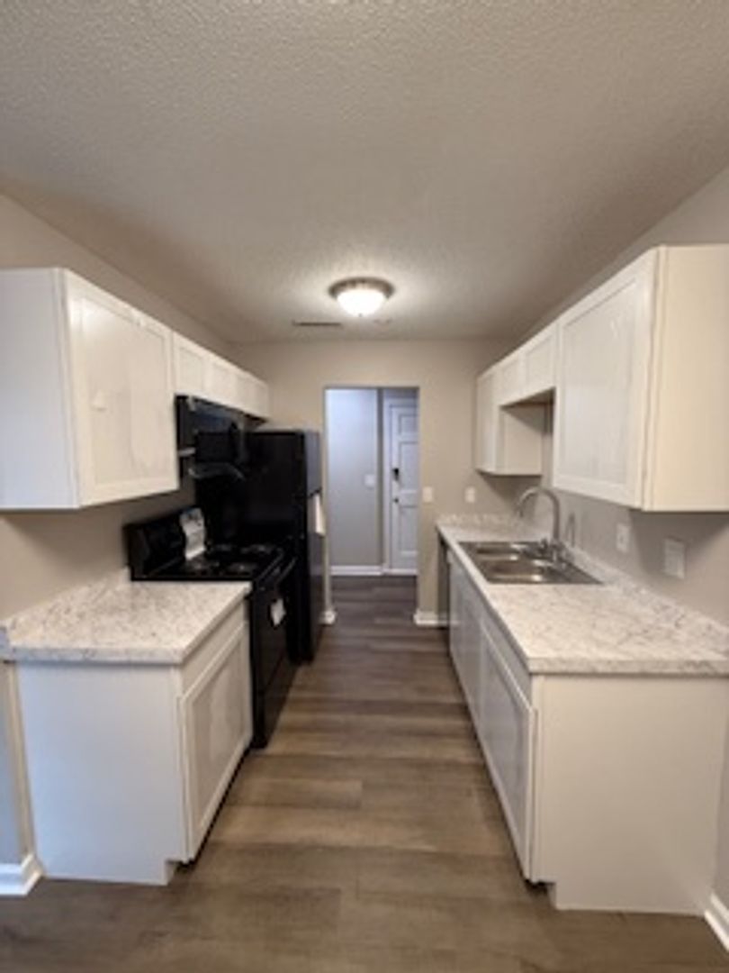 Hanahan Apartment: 1100 River Road