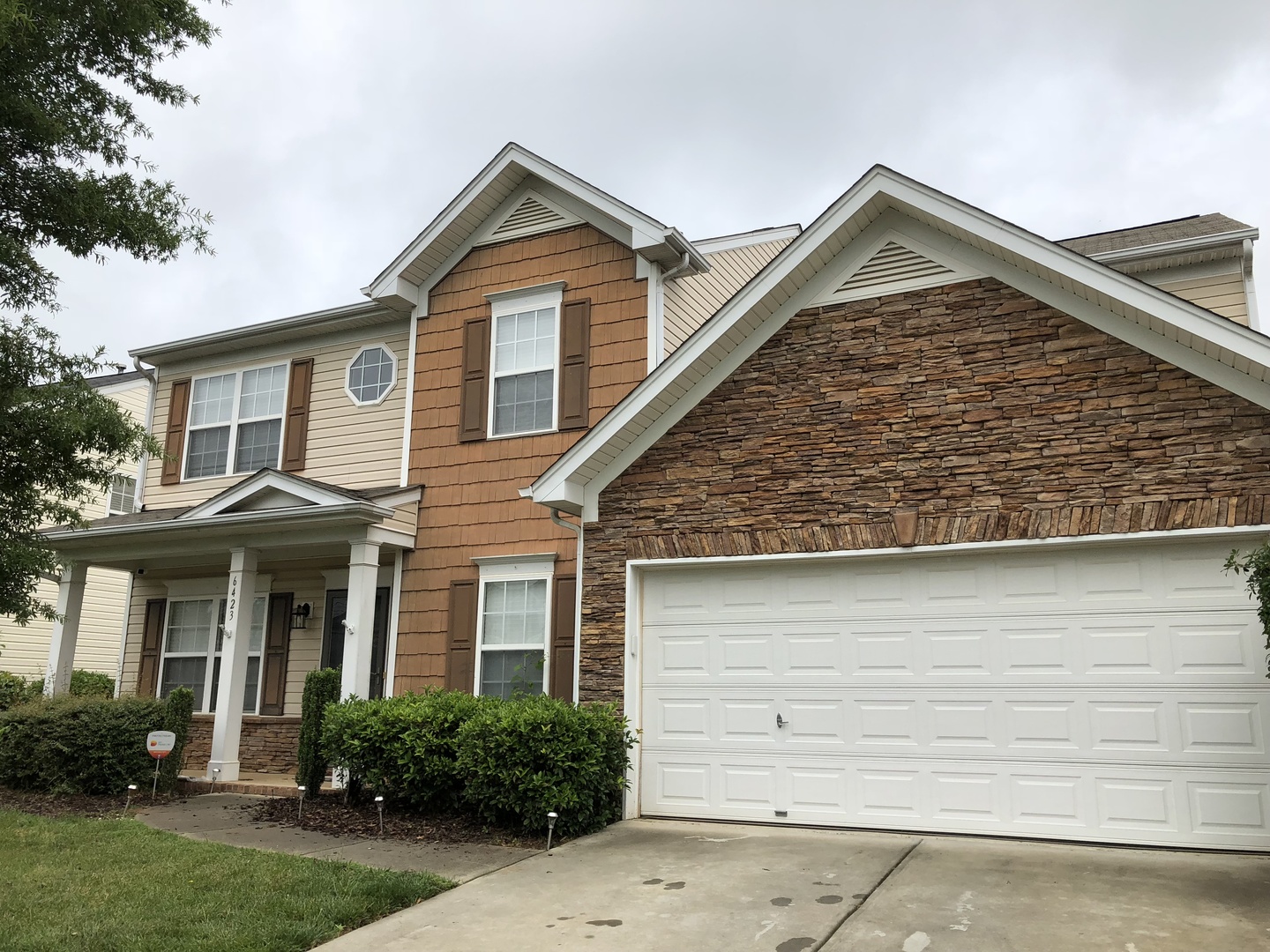 Charlotte House: 6423 Hermsley Rd