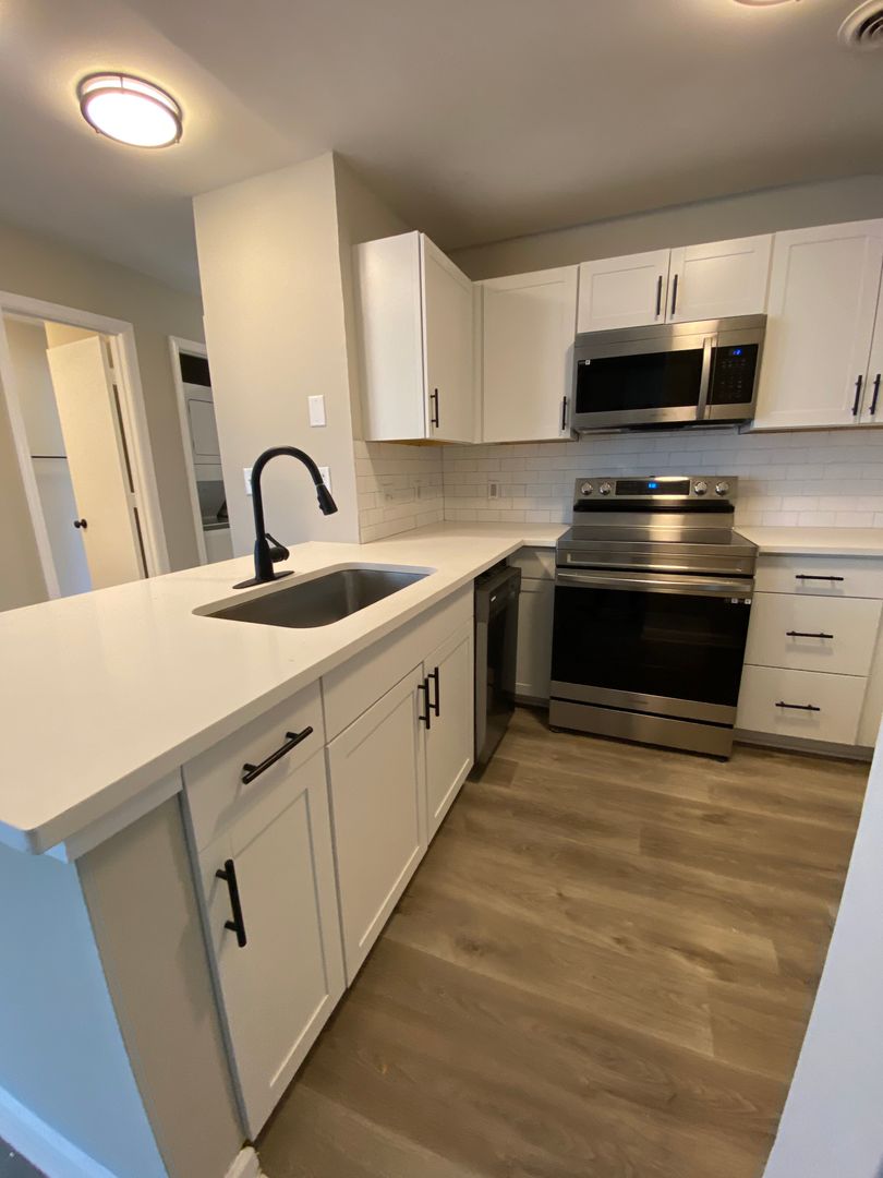 Charlotte Apartment: 415 W 10th Street