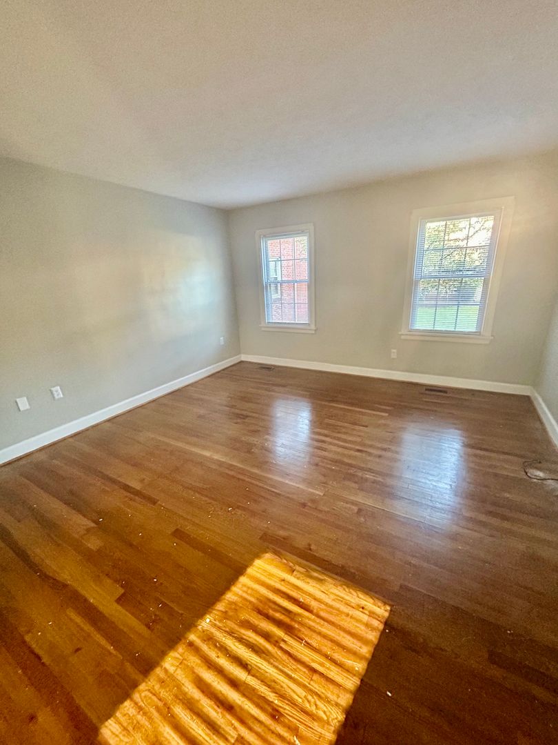 Fayetteville Apartment: 1107 W Rowan St