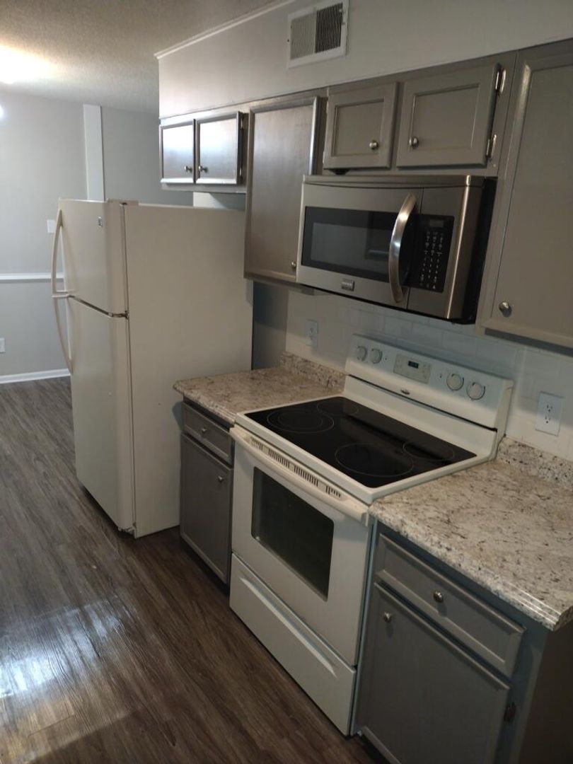 Fayetteville Apartment: 412 Oakridge Ave