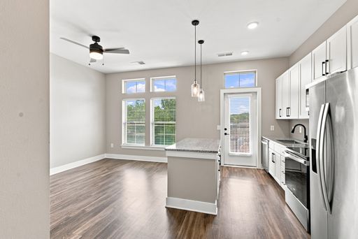 Available Now!! Luxury Junior 1 Bedroom Apartment!! Move in special 1 Month Free!! – photo 1
