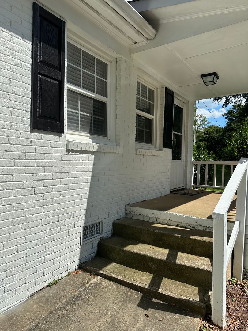 Charlotte Apartment: 2700 Pitts Drive