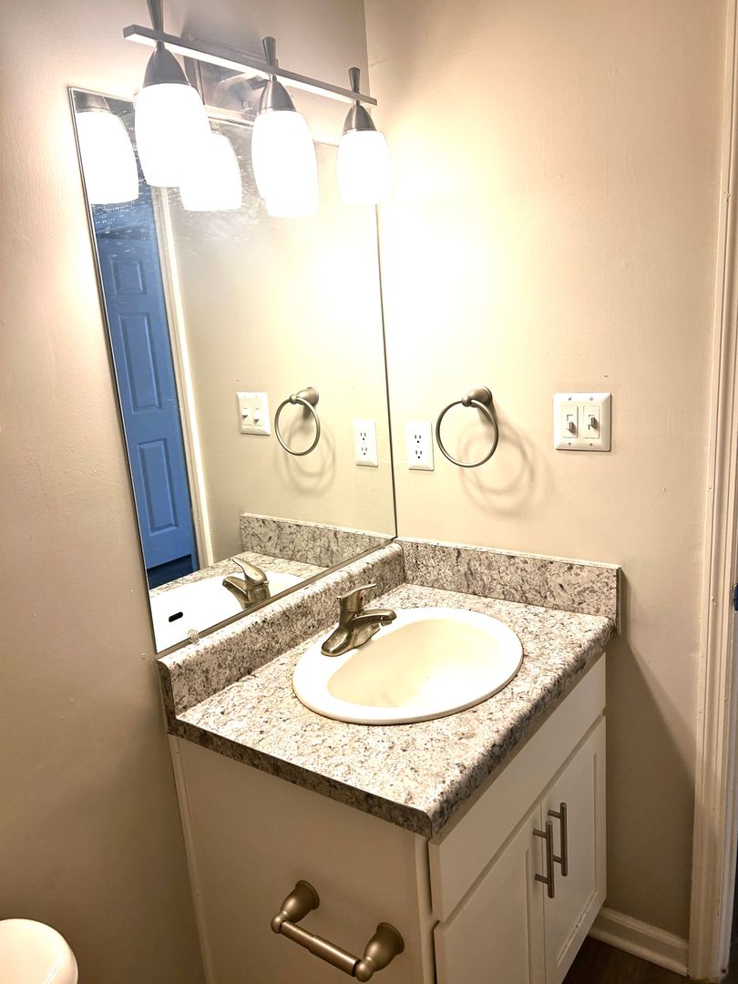 Fayetteville Apartment: Elcone Dr