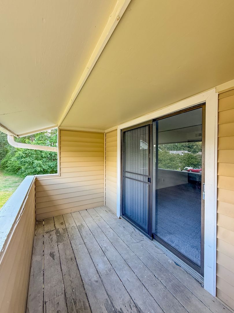 Jacksonville Apartment: 301 Village Drive