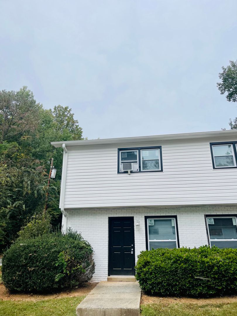 Charlotte Apartment: 2909 Burgess Drive