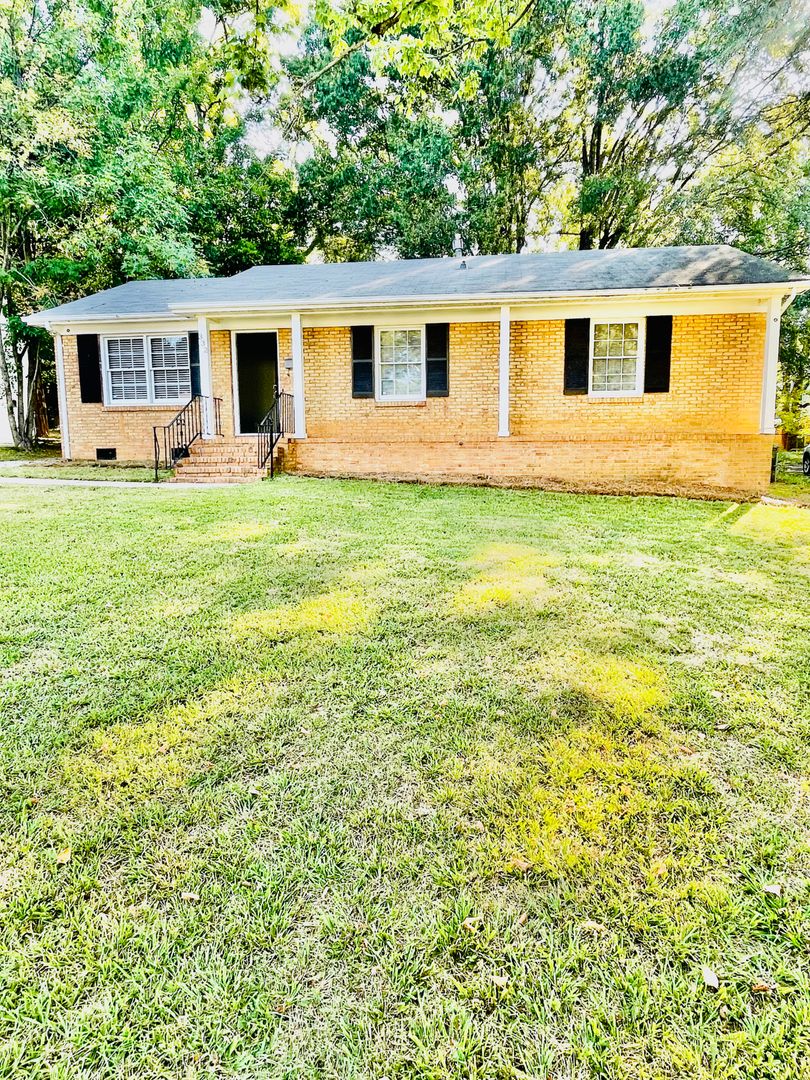 Charlotte House: 332 Clover Hitch Drive