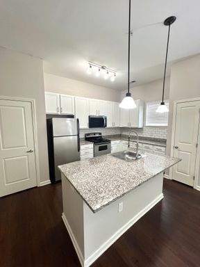 Extremely Spacious 1 Bedroom & Bath at Park at Drexel – photo 1