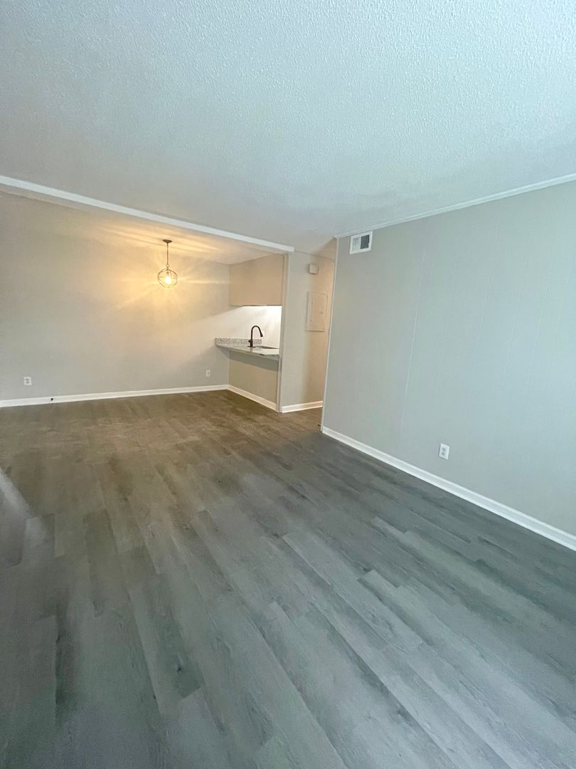 Fayetteville Apartment: Blanton Road