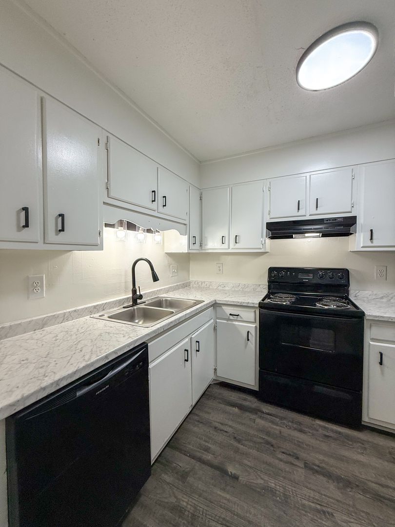 Jacksonville Apartment: 301 Village Drive