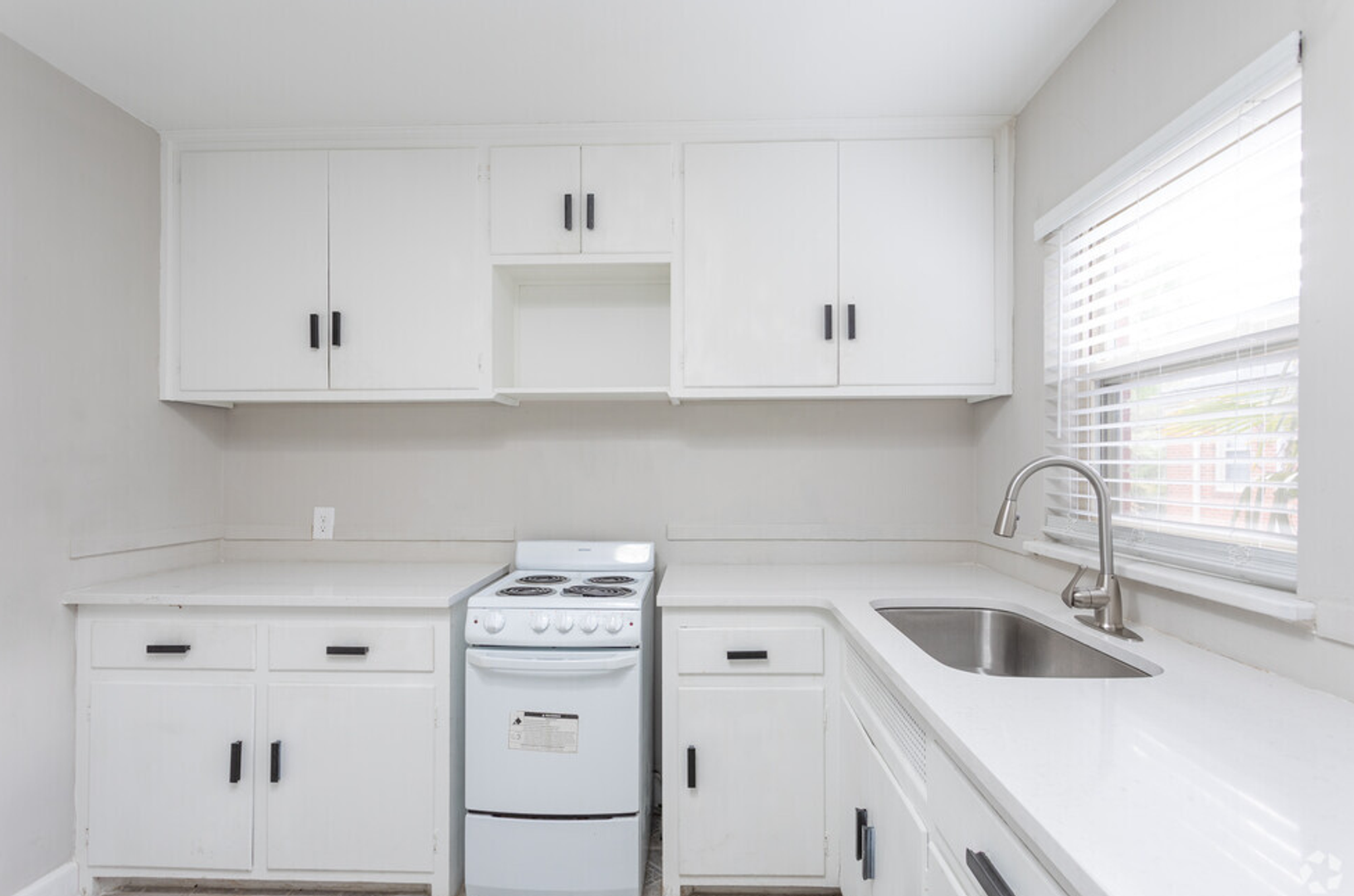 Fayetteville Apartment: 1107 W Rowan St