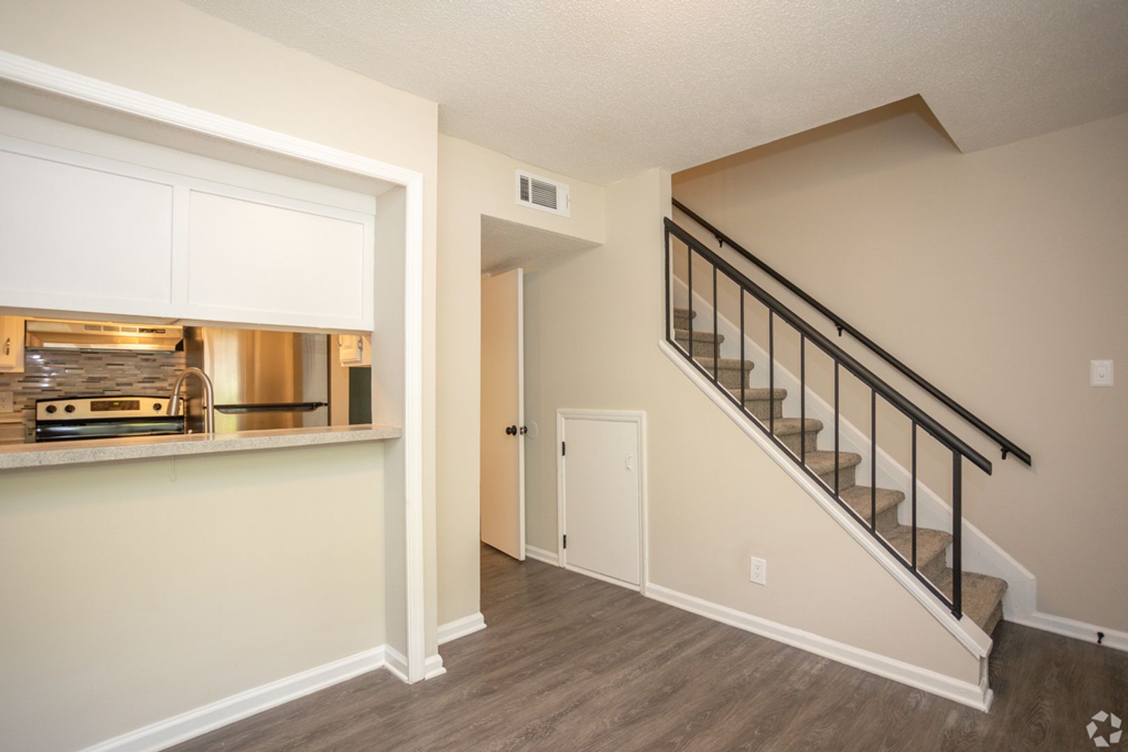 Concord Townhome: 260 Brookwood Ave