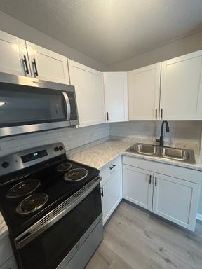 This One Is It!! Cedar Heights Townhomes – photo 1