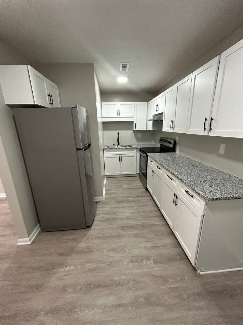 Fayetteville Apartment: Elcone Dr