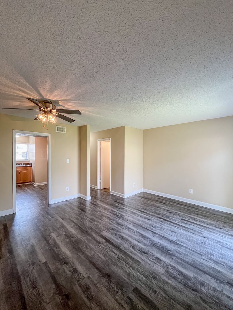 Jacksonville Apartment: 301 Village Drive