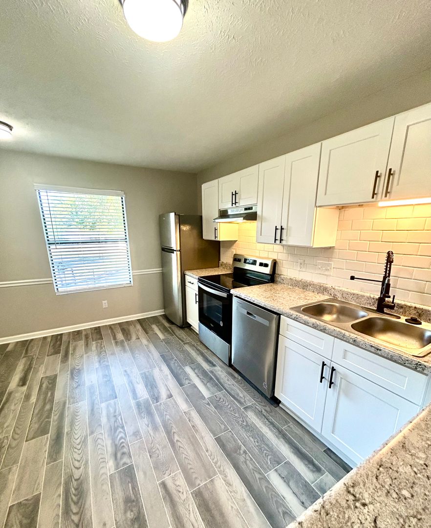 Hope Mills Apartment: Professional Dr