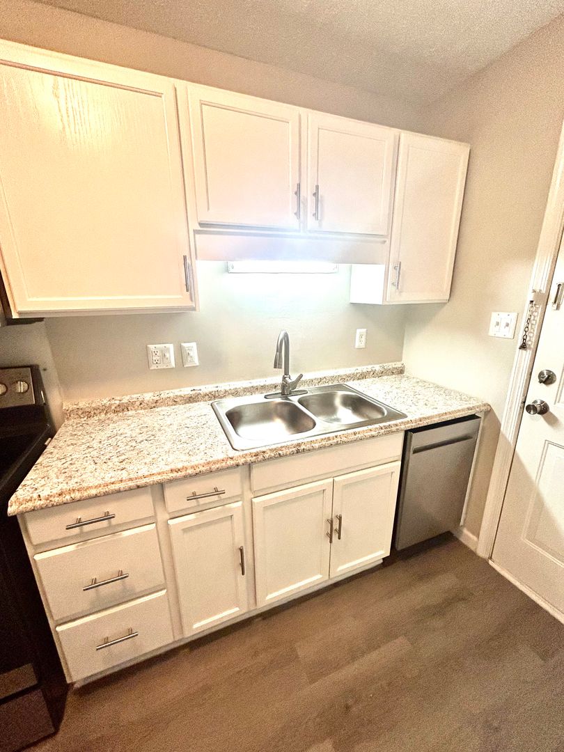 Fayetteville Apartment: 7569 Faraday Place