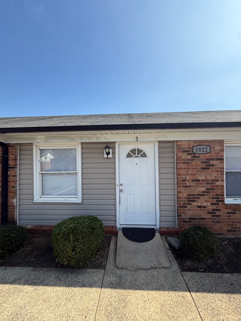 Charlotte Apartment: 5822 Cedars East Ct