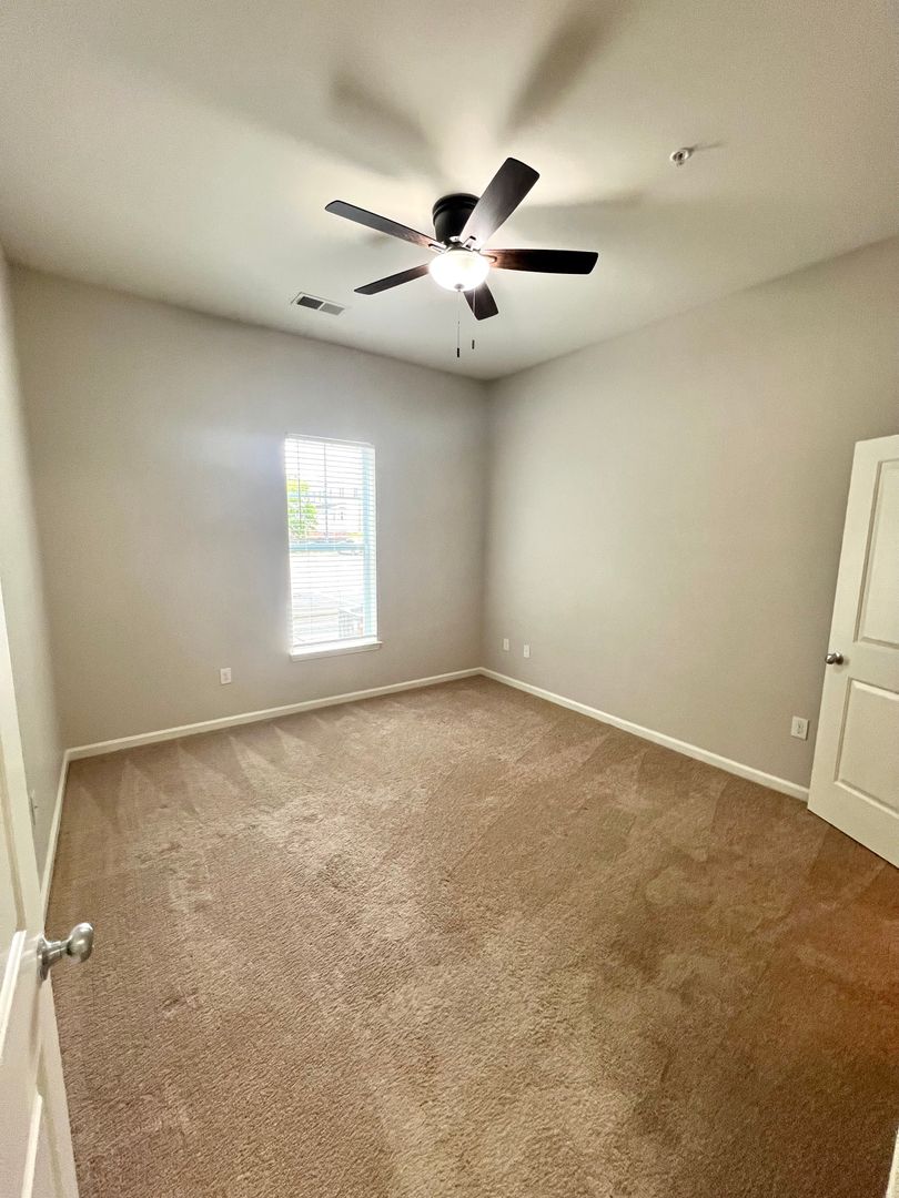 Extremely Spacious 1 Bedroom & Bath at Park at Drexel 10 of 12