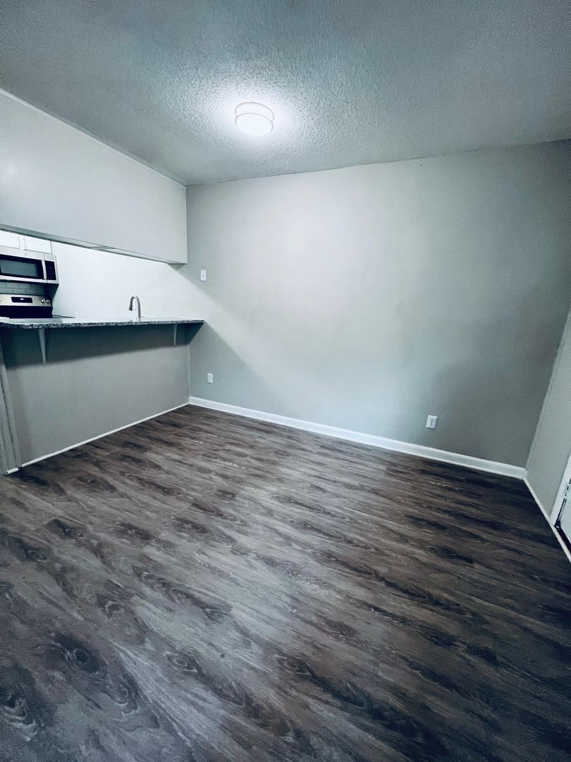 Fayetteville Apartment: Blanton Road