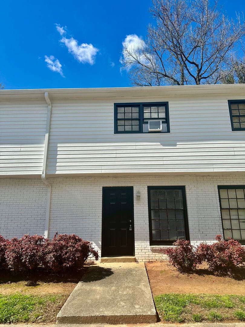 Charlotte Apartment: 2909 Burgess Drive