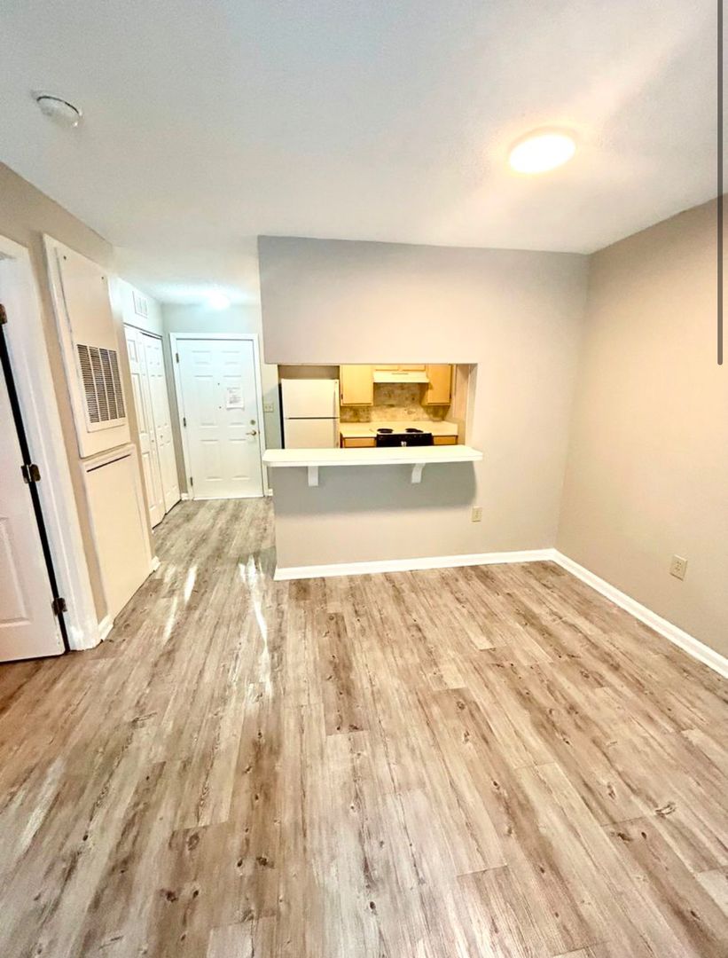 Southport Apartment: 5339 Dosher